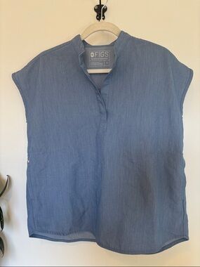 FIGS Technical Collection Blue Scrub Top Size S – Lightweight Modern Fit